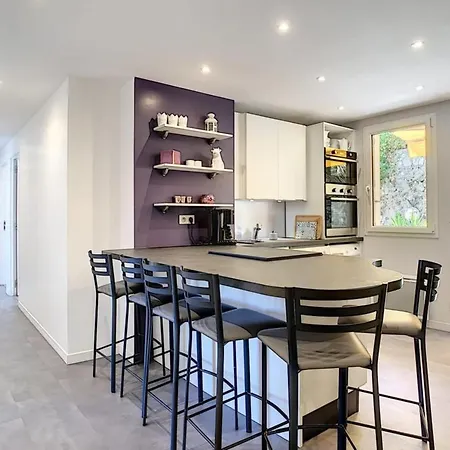 Charming Three-bed Garden 500 M From Beaches In Apartment